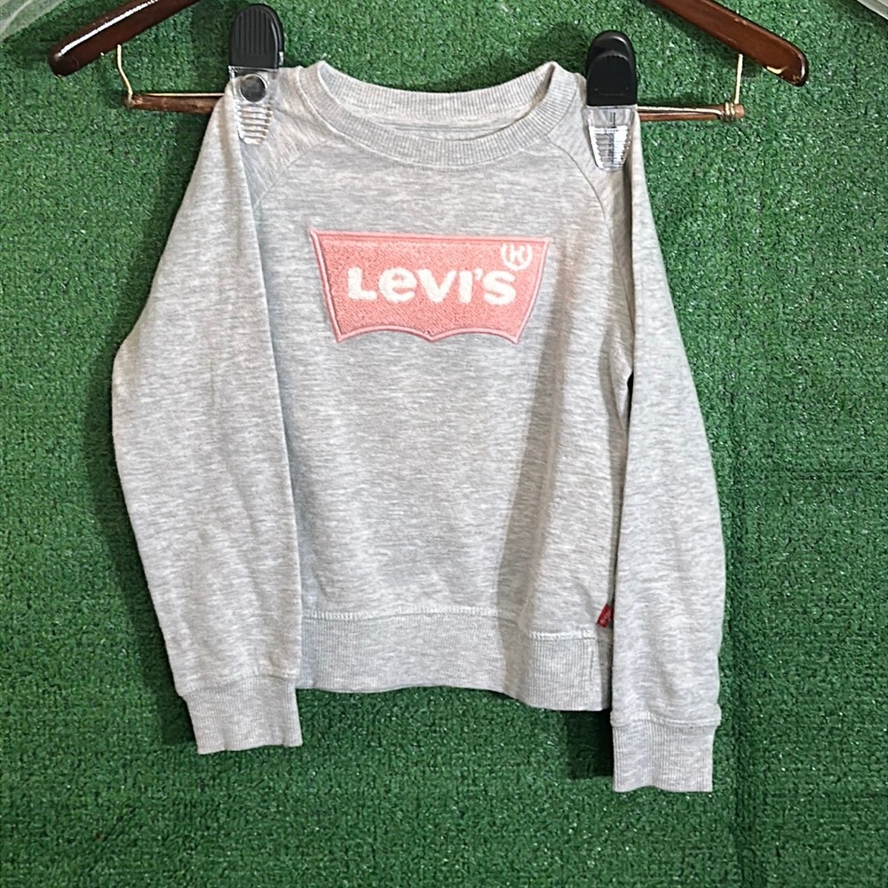 Girl Levi’s sweater Size M